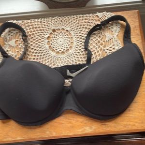 Wonderbra 36D black 2 hooks adjustable straps